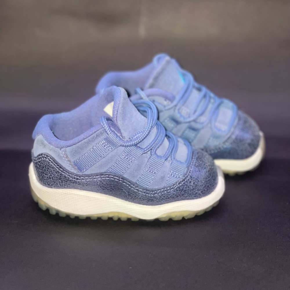 AIR JORDAN 11 RETRO LOW 'BLUE MOON' Toddlers size 4c